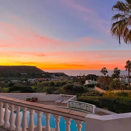 Casa Palmeiras, Luxury