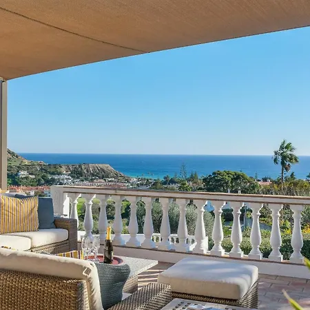 Casa Palmeiras, Luxury Luz